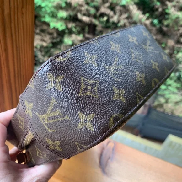 Louis Vuitton Monogram Spontini Bag - Picture 8 of 16